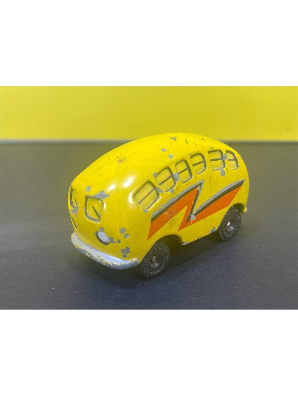 Vintage 1983 Hallmark Yellow Rode Rovers Bus Diecast Metal Toy Bus Banana Flash
